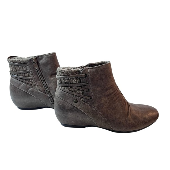 Baretraps Peanut Flat Ankle Boots Taupe Womens Size 8.5 New - Picture 4 of 6